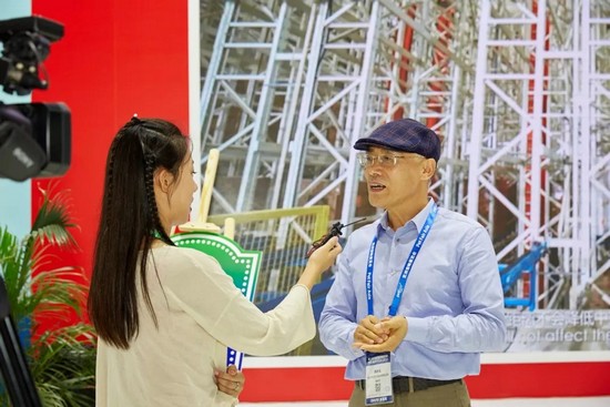 d260e8ab85964e3bab34bcdc0b169fbc